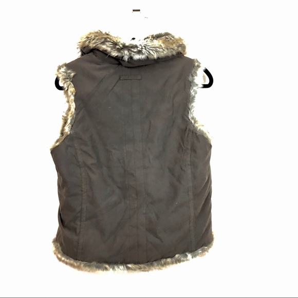 Reverse-able Faux Fur Vest - Picture 8 of 9